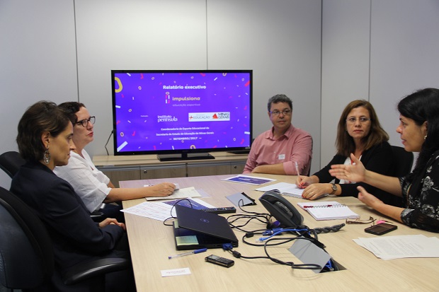 A subsecretária Augusta Mendonça recebeu o relatório do Impulsiona em setembro. Foto: Elian Oliveira/ACS-SEE