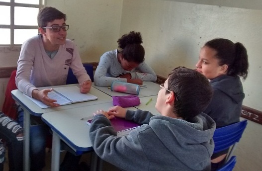 O projeto “Autores e Atores nascem na sala de aula” consistiu em trabalhar com os alunos de 8º ano as técnicas de texto e produção teatral. Foto: Arquivo pessoal