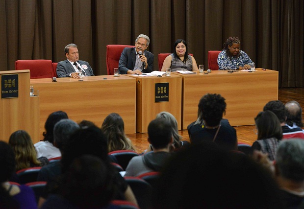 Para secretário Nilmário Miranda, o evento é importante para refletir, fortalecer e solidificar o propósito do Comitê de um Estado de pleno respeito à diversidade religiosa. Foto: Carlos Alberto (Imprensa/MG)