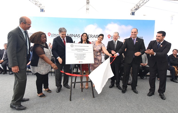 A E.E. Menino Jesus de Praga, em Caratinga, sede do Fórum Regional, foi oficialmente inaugurada pelo Governador Fernando Pimentel e a secretária Macaé Evaristo. Foto: Manoel Marques/Imprensa MG