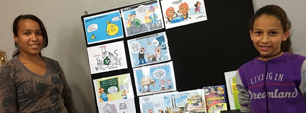 As estudantes, Alice Araújo e Laura Ferreira, aprenderam sobre a importância da educação fiscal. Foto: Luiz Antônio Zanon