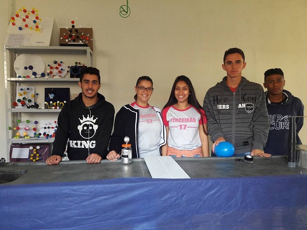 Na Escola Estadual Felipe dos Santos, em Inconfidentes, foi realizada uma feira de ciências. Foto: Arquivo da Escola 