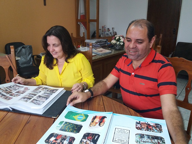 Foto-livro retrata um pouco da história da escola. Foto: Andréia Mendes