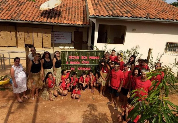 Além da feira, realizada no dia 28/10, os alunos também participaram da inauguração do Memorial Cacique Djalma. Foto: Divulgação