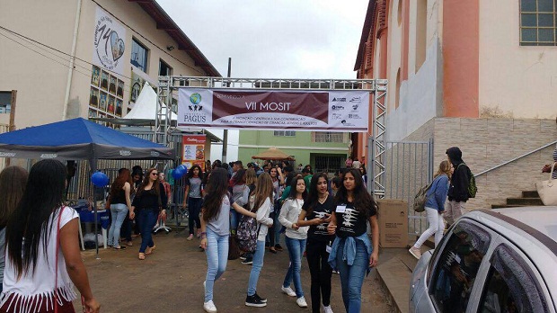 Além da apresentação de trabalhos científicos, os visitantes da Mostra têm a oportunidade de participar de oficinas e exposição. Foto: Divulgação