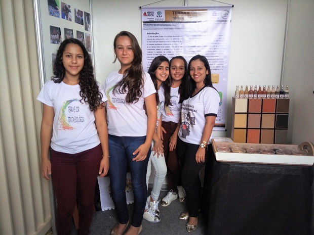 Projeto “Terra e Cor: Tinta Ecológica”. Foto: Arquivo da Escola