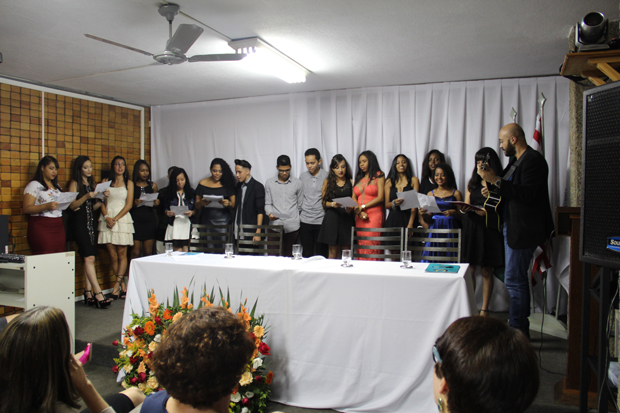 Após dois anos de curso de inglês, 16 estudantes de escolas estaduais foram graduados pelo Programa English Access. Foto: Eric Abreu - ACS/SEE