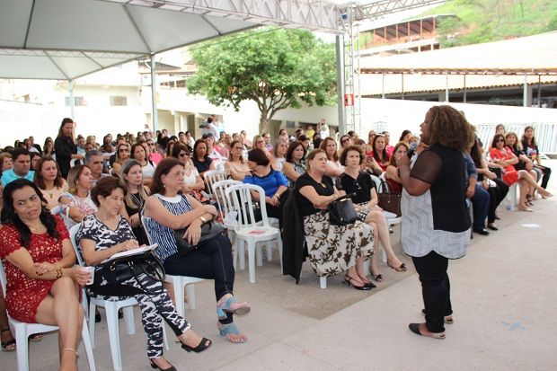 A secretária defende a participação ativa dos prefeitos e secretários municipais para reverter o quadro previsto pela Emenda Constitucional 95. Foto: Mônica Profeta (ACS/SEE-MG)