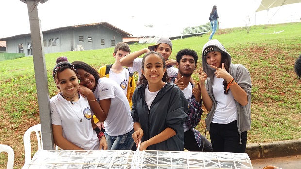 Equipe composta por alunos da Escola Estadual João Alphonsus conquistou o primeiro lugar da competição. Foto: Arquivo da Escola