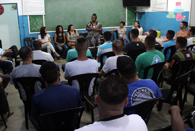 Durante a visita, o coral da Apac Nova Lima apresentou para comitiva da SEE. Foto: Eric Abreu - ACS/SEE