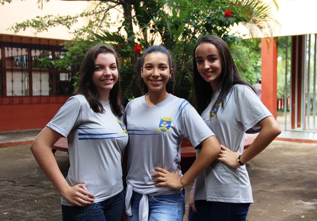 As amigas Clara, Letícia e Maria Eduarda, da Paulina Aluotto: boas expectativas para o Ensino Médio Integral e Integrado em 2018. Foto: Franciele Xavier (SEE/MG)