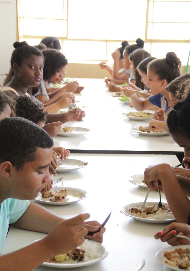 Contratação de nutricionistas para todas as regionais de ensino foi fundamental para melhorar ainda mais os cardápios da alimentação escolar. Foto: Eric Abreu (ACS/SEE)