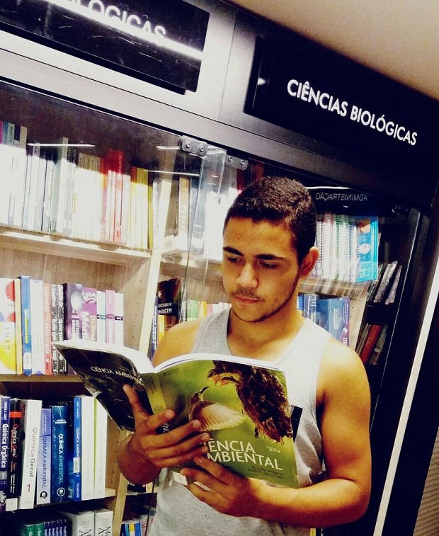 Breno  Santos foi o primeiro colocado no curso de Biologia da UFRS. (Crédito: Davi Brandão)