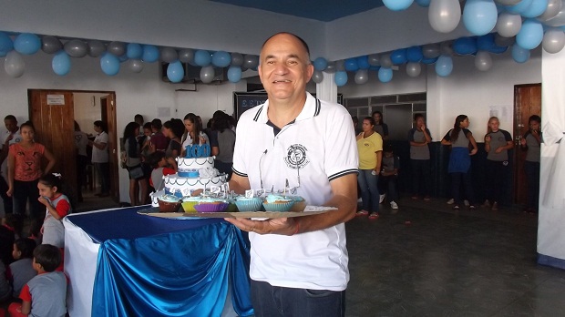 Comemoração contou com bolo. Foto: Arquivo da Escola