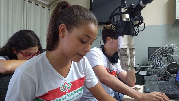 A Rádio Gilka também é feita pelos alunos da Educação Integral da escola. Foto: Arquivo da escola 