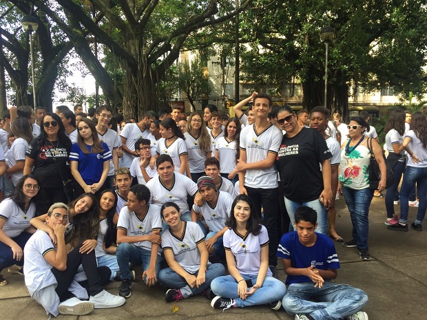Comunidade escolar de Divinópolis se juntou à Polícia Civil em ação educativa do Dia da MulherFoto: Divulgação SRE/Divinópolis