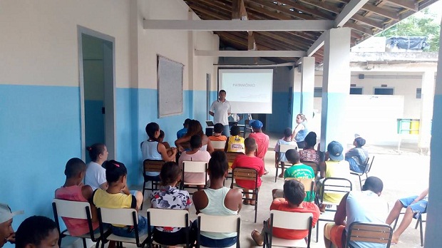 Primeira exibição do jornal é feita para toda escola. Foto: Arquivo da Escola