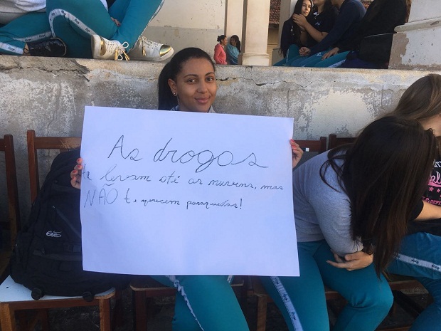 Os tipos de drogas e os transtornos causados estão entre os temas trabalhados com os jovens. Foto: Divulgação/Sesp