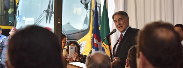 Os novos veículos vão garantir mais conforto e segurança para crianças e jovens que vivem em locais distantes. Foto: Manoel Marques/Imprensa MG