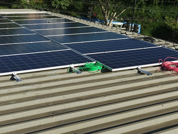 Placas fotovoltaicas já foram instaladas na escola pelo Programa Energia Inteligente, da Cemig. Foto: Arquivo/Escola