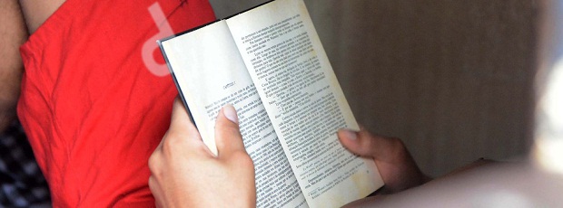 Incentivo à escrita favorece o aprendizado escolar e complementa ações de acesso ao livro e leitura, diz diretor. Foto: Omar Freire/Imprensa MG