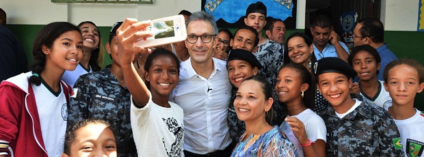Governador reforçou o compromisso da nova gestão em tratar a educação pública como prioridade. Foto: Renato Cobucci/Imprensa MG