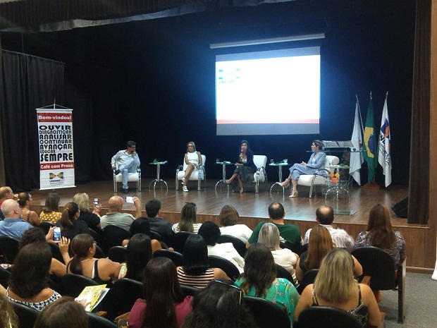 Encontro contou com a participação de dirigentes e técnicos municipais de Educação. Foto: Márcia Reis e Marcelo Wagner Oliveira