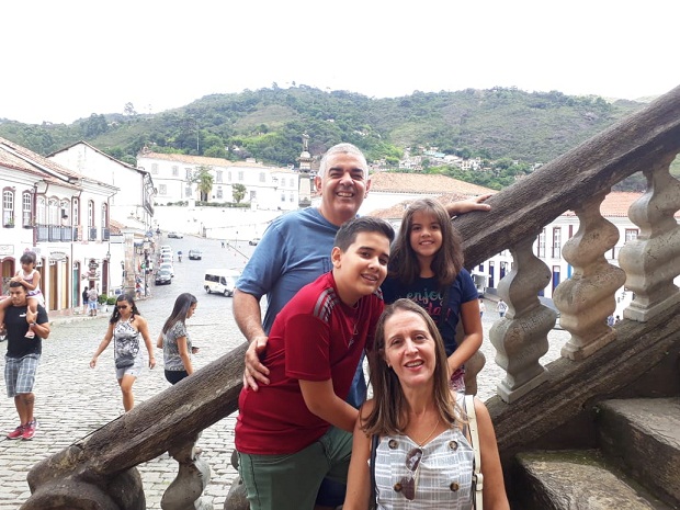 Alessandra com a família. Foto: Arquivo Pessoal