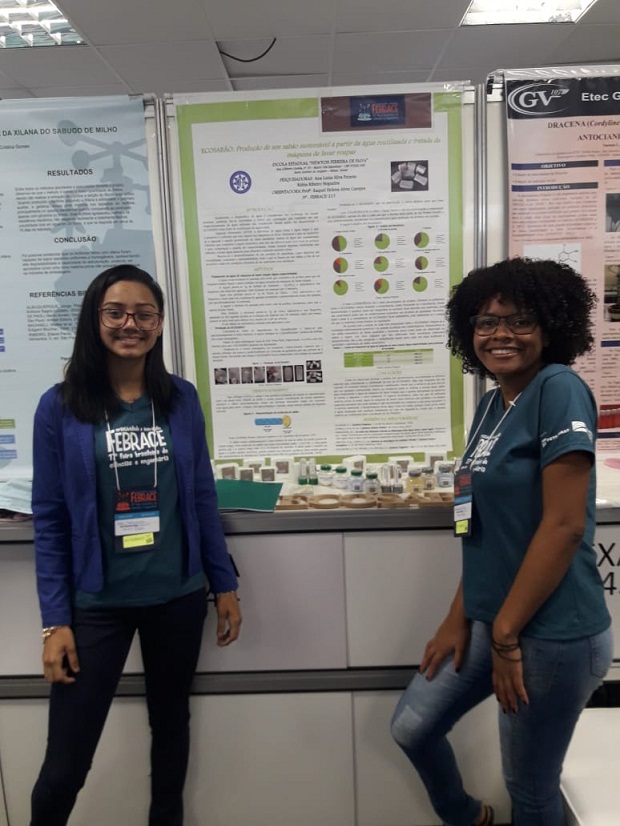Na Escola Estadual Newton Ferreira de Paiva, os estudantes trabalharam o Ecosabão. Foto: Arquivo Pessoal 