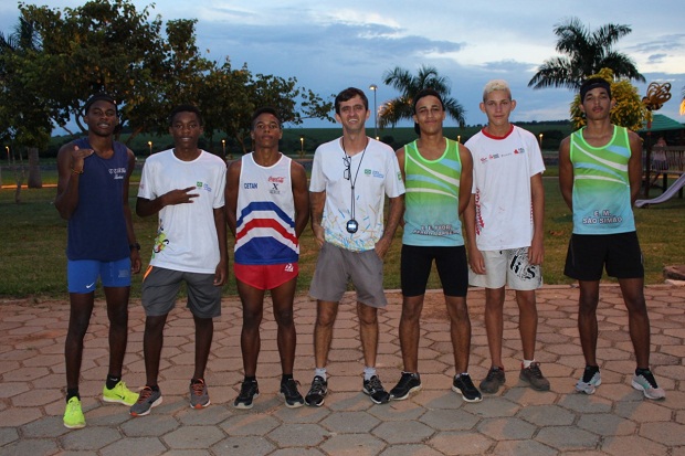 Equipe de atlestimos da Escola Estadual Padre Pedro Lamberti. Foto: Arquivo das Escolas 