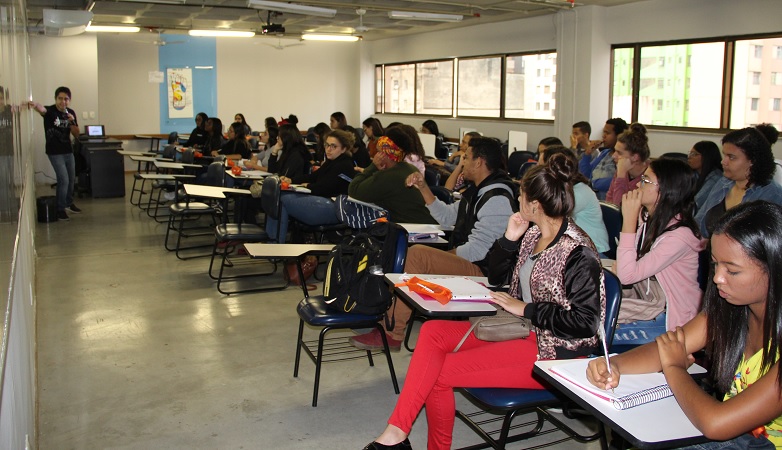 Alunos do ensinomédio da rede estadual durante aula de 