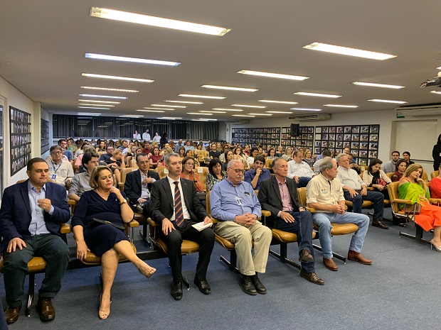 Cerimônia contou com a participação de educadores e gestores escolares. Foto: Franciele Xavier 