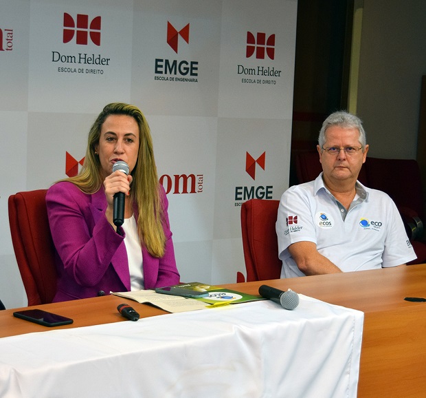 A subsecretária de Educação Básica da SEE participou da abertura do seminário. Foto Patrícia Azevedo/DomTotal