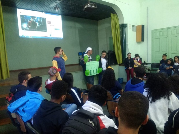 Atividades com os alunos da Escola Estadual Professora Júlia Kubitschek. Foto: Arquivo da escola