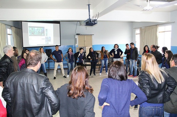 Professores da Escola Estadual Professora Júlia Kubitschek também participaram das ações. Foto: Arquivo da Escola