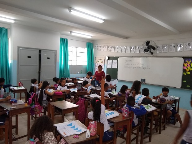 Maria Aparecida é aposentada, mas continua atuando como educadora. Foto: Arquivo da Escola 