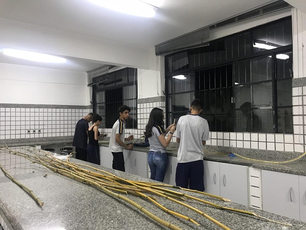 Os jovens empreendedores participaram de todas as etapas da produção, desde o planejamento à comercialização do produto. Foto: Divulgação 