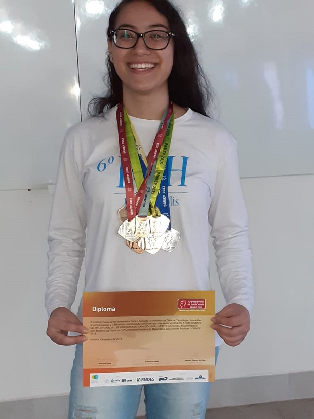 Medalhista na Obmep, a estudante Hellen Ayumi Gomes de Melo Harada está feliz com a participação. Foto: Arquivo Pessoal