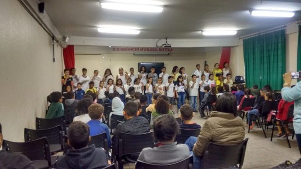 A Escola Estadual Orôncio Murgel Dutra, em Belo Horizonte, organizou apresentação musical em Língua Brasileira de Sinais. Foto: Divulgação 