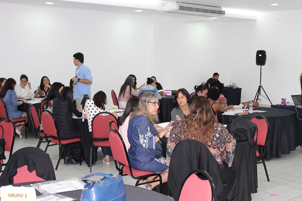 Multiplicadores participaram de oficinas para dinamizar a aplicação do Currículo Referência de Minas Gerais. Foto: Marcelo Ernesto