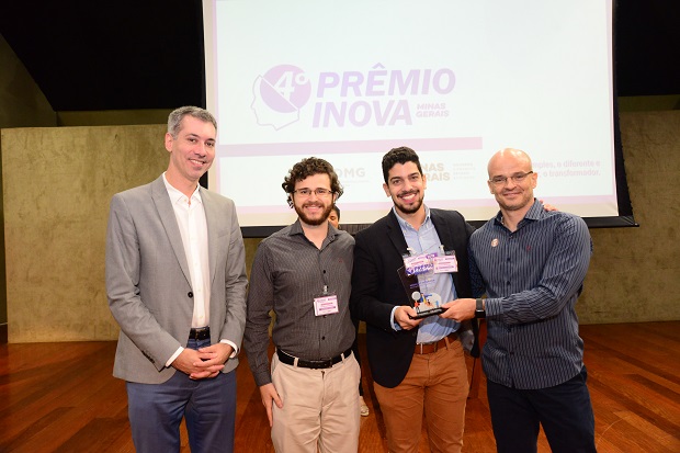 Estevão (segundo da esquerda para a direita) conquistou menção honrosa . Foto: Marco Evangelista/Imprensa MG