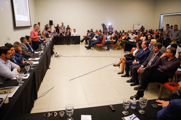 Reunião foi realizada na última sexta-feira e contou com a participação do governador Romeu Zema e da secretária Julia Sant'Anna. Foto: Pedro  Gontijo/Imprensa MG