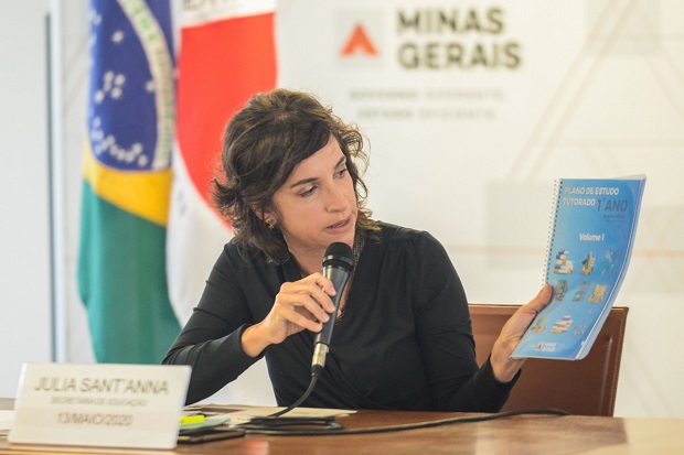 Secretária de Educação de Minas, Julia Sant'Anna, apresenta ferramentas do Regime de Estudo não Presencial. Foto Pedro Gontijo