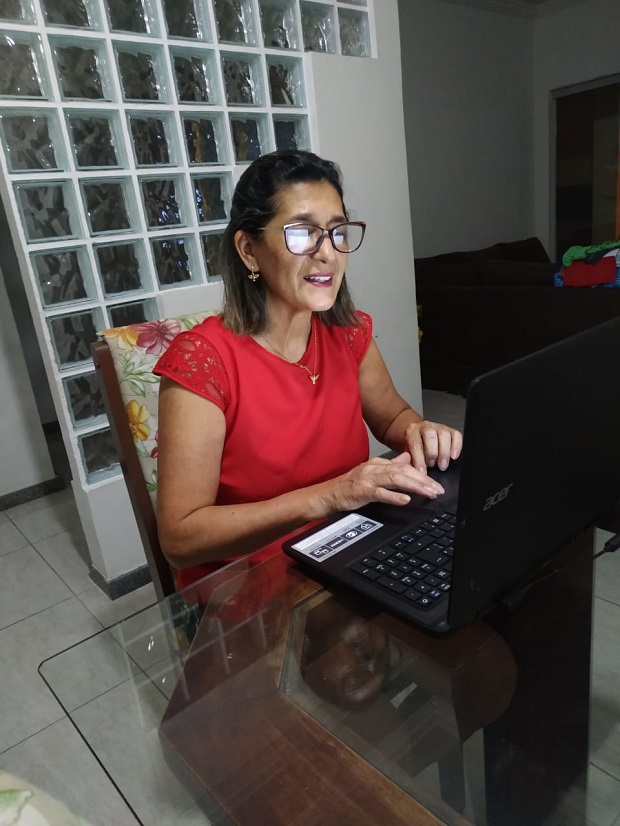 A diretora Marilene está em contato com os pais e responsáveis pelos estudantes por meio das redes sociais. Foto: Arquivo Pessoal