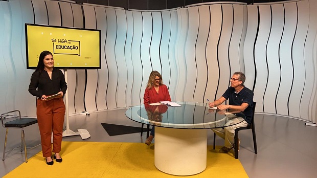 Primeiro dia de transmissão das teleaulas teve mais de 10 mil participações nos canais de atendimento