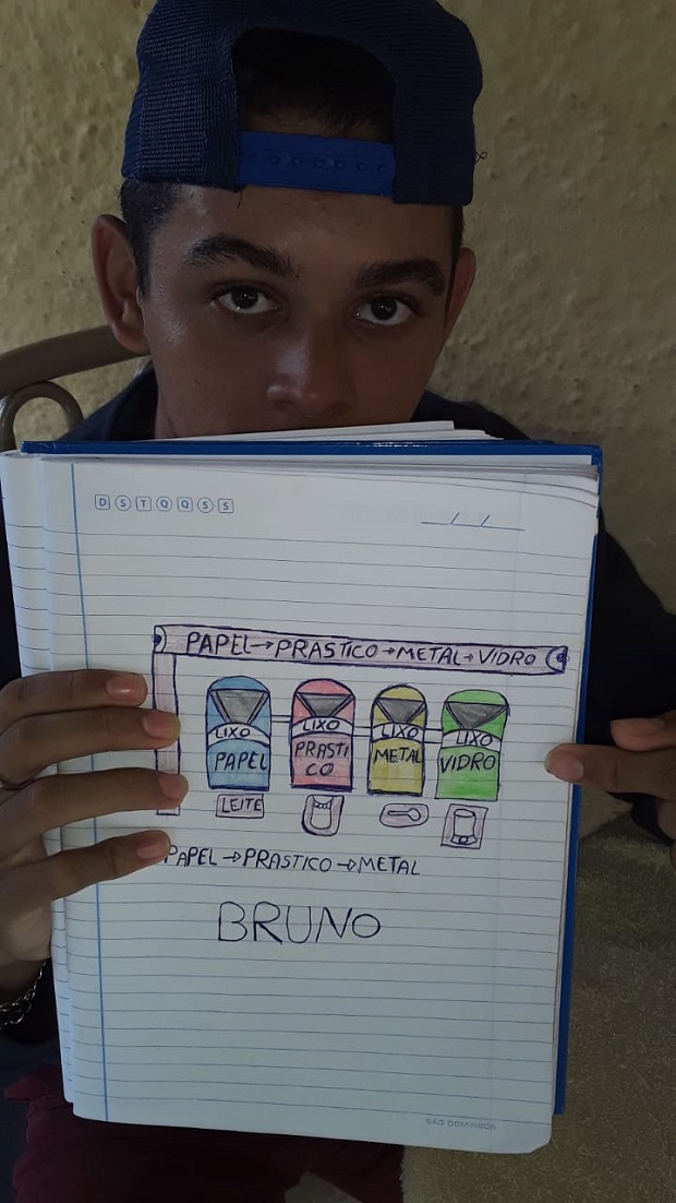 Alunos da Escola Estadual de Educação Especial Risoleta Neves, em Ituiutaba, também receberam os PETs adaptados. Foto: Arquivo da escola