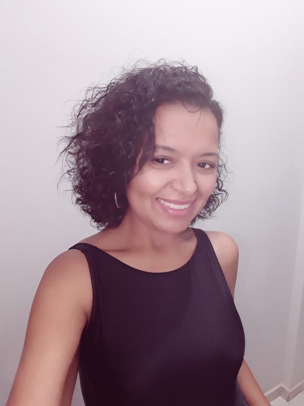 A professora de matemática, Cinthia Ribeiro, leciona na Escola Estadual Agenor Guerra e também está por trás do  