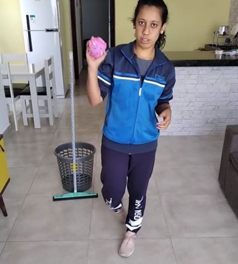 Aulas da professora Milena são ministradas para alunos dos anos finais do ensino fundamental e do ensino médio. Foto: Arquivo Pessoal