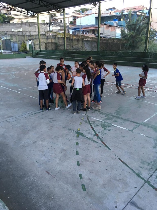 Sem as aulas presenciais, a equipe da Escola Estadual Sagrada Família I desenvolveu uma gincana com o conteúdo do Plano de Estudo Tutorado (PET)