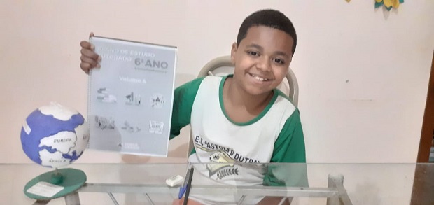 Alunos da Escola Estadual Astolfo Dutra já estão organizando seus cantinhos de estudo. Foto: Arquivo da Escola